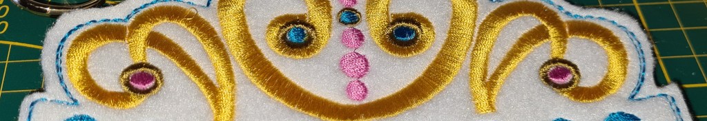 Prinzessinnen-krone deluxe – mit Stickmaschine und viel&nbsp;Gold!